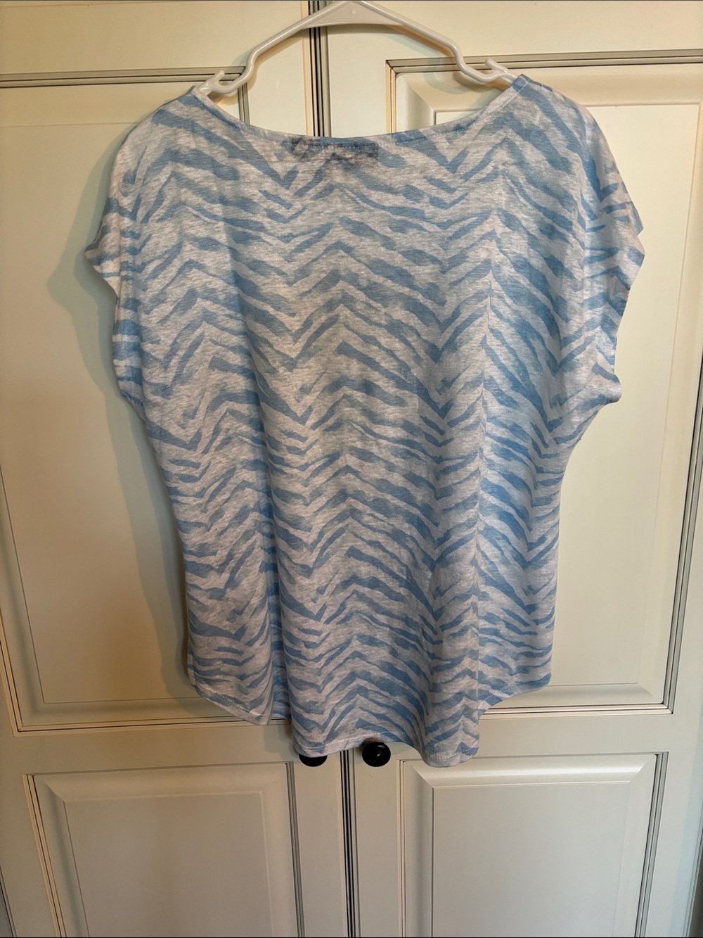 Tahari light, blue and white zebra print Sleeve T-shirt. 100% linen.  NWOT - Picture 2 of 8